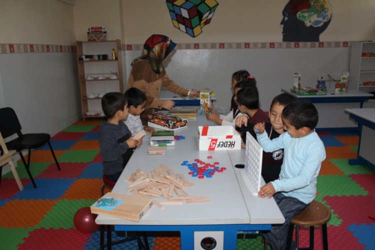 K&ouml;y &ccedil;ocukları ilk kez zeka oyunlarıyla buluştu