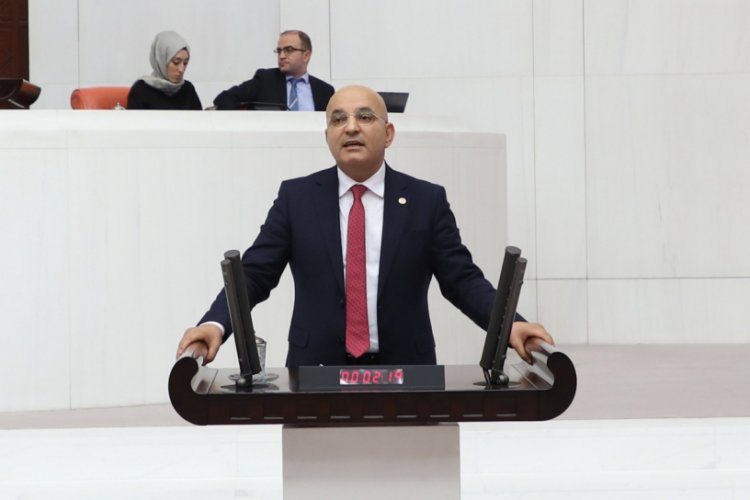 CHP İzmir Milletvekili Polat trafik kazası ge&ccedil;irdi