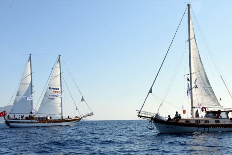 Turistler Bodrum guletleriyle maviliklere yelken a&ccedil;ıyor