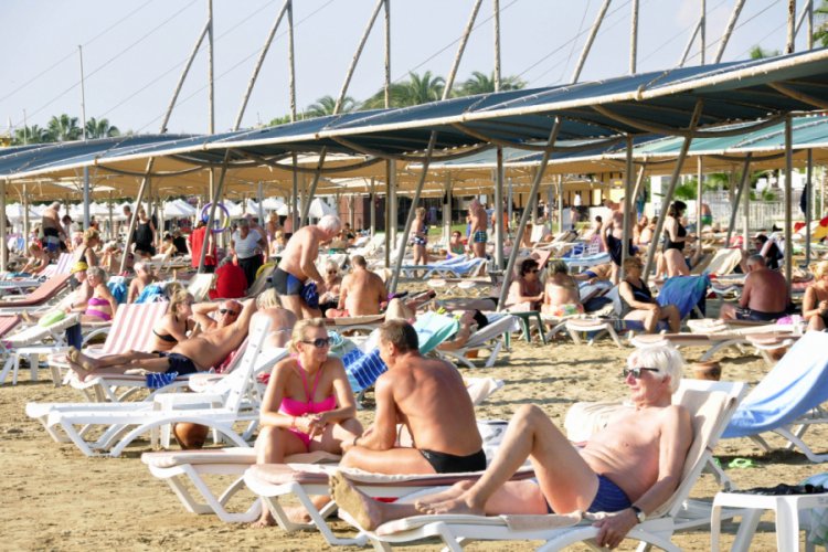 Antalya'da yaz havası devam ediyor