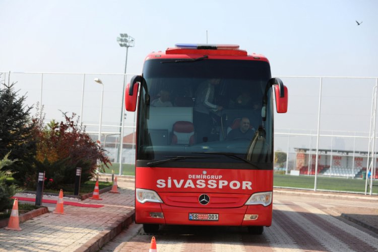Sivasspor kupa ma&ccedil;ı i&ccedil;in Ankara'ya gitti