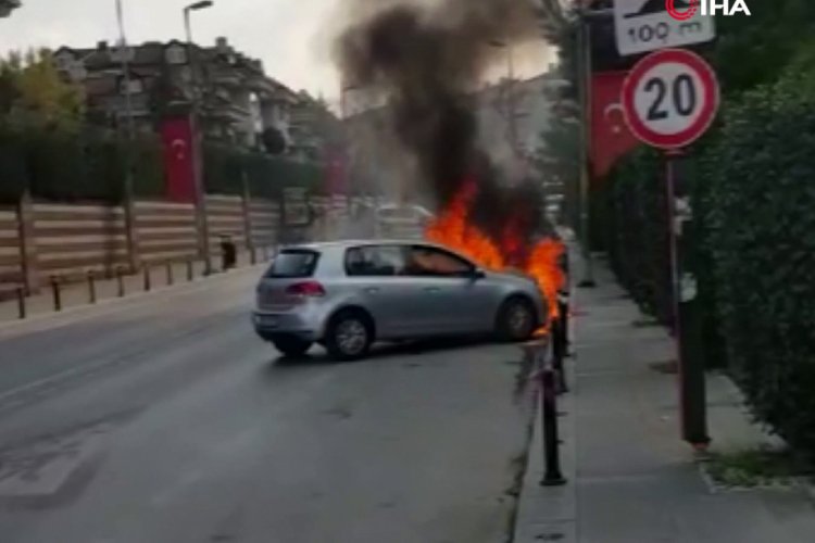İki otomobilin alev alev yandığı anlar kamerada
