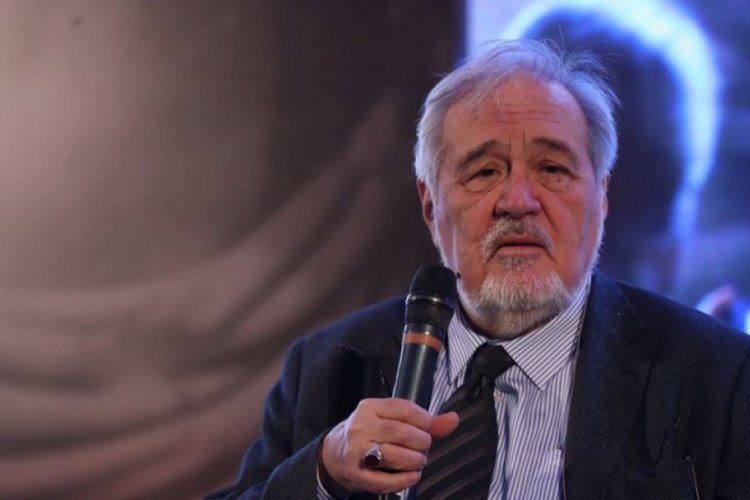 Ortaylı: Cumhuriyet'e s&ouml;venler gerizekalı