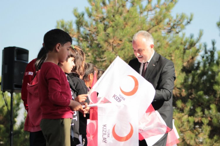 Kızılay Haftası etkinliğinde &ccedil;ocuklar g&ouml;n&uuml;llerince eğlendi