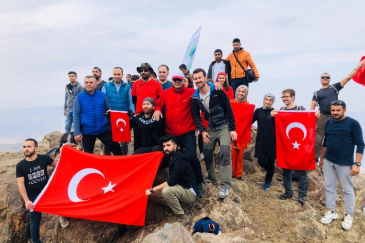 Tekelti Dağına Cumhuriyet Bayramı anısına tırmanış d&uuml;zenlendi