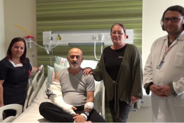 İş insanının kopan kolu, 12 saatte dikildi