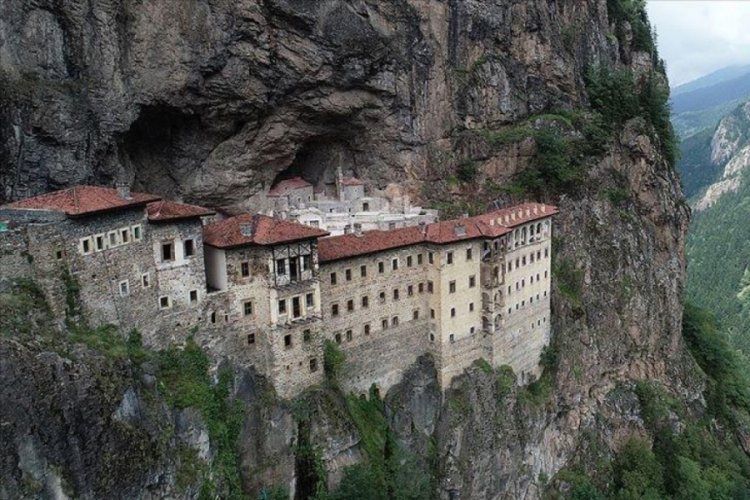 S&uuml;mela Manastırı'na ziyaret&ccedil;i akını