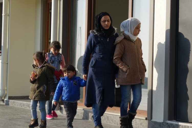 Kuzey Ege'de 74 d&uuml;zensiz g&ouml;&ccedil;men yakalandı