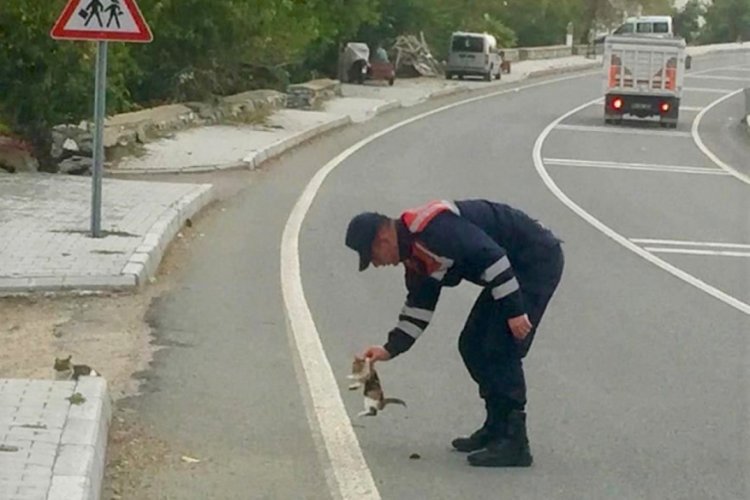 Jandarmadan duygulandıran davranış