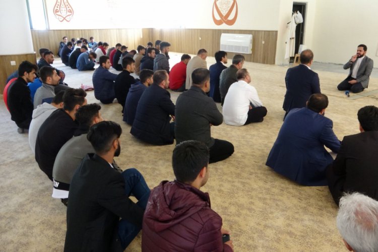 &Uuml;niversite &ouml;ğrencileri şehitler i&ccedil;in mevlit okuttu