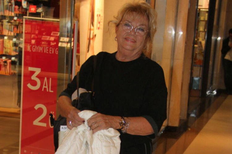 Nevra Serezli 10 yıl sonra tiyatroya d&ouml;n&uuml;yor