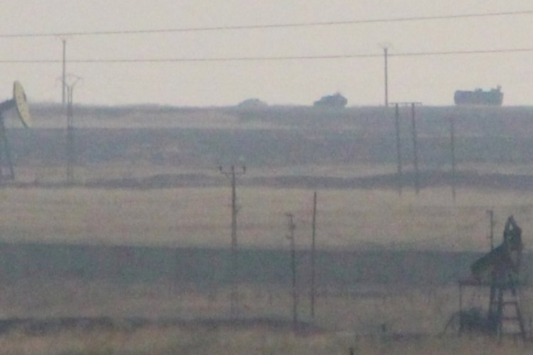 Rus askeri polisinden petrol kuyuları &ccedil;evresinde devriye