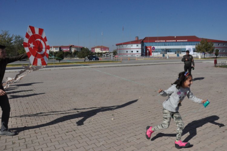 Kızılay'dan miniklere u&ccedil;urtma şenliği