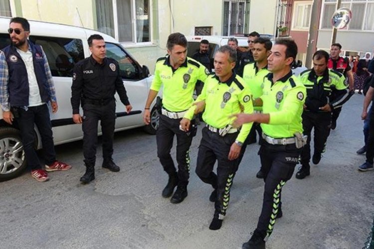 Alkoll&uuml; s&uuml;r&uuml;c&uuml; polisi 2 kilometre kaputta taşıdı