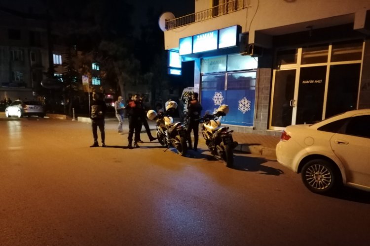 Sokak ortasında abi kardeşe silahlı saldırı: 1 &ouml;l&uuml;, 1 yaralı