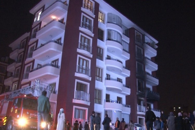 Apartmanda yangın paniği: 10 kişi hastanelik oldu