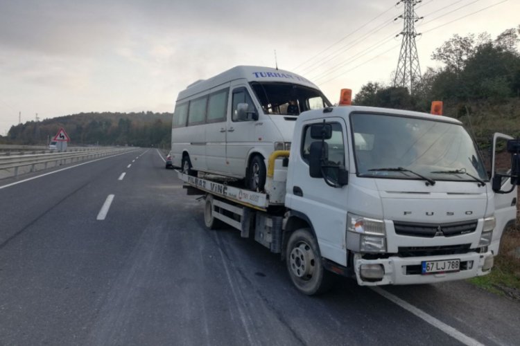 Madencileri taşıyan iş&ccedil;i servisi kaza yaptı