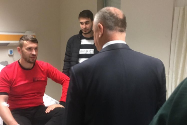 Kaymakam &Ccedil;orumluoğlu, kazada yaralanan iş&ccedil;ileri ziyaret etti