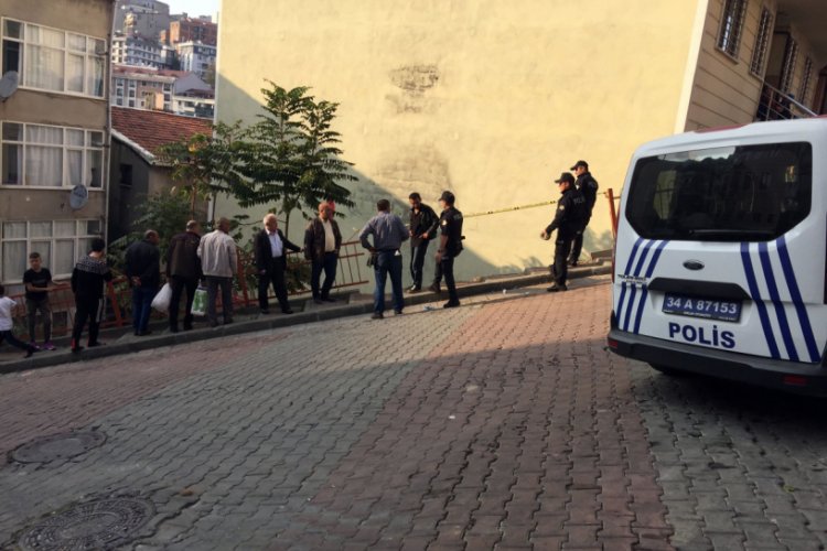 El freni boşalan otomobil 5 metreden aşağıya u&ccedil;tu
