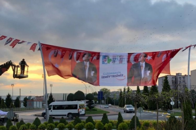 İzinsiz kaldırılan bayrağa su&ccedil; duyurusu