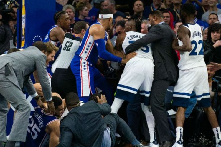 NBA'de Joel Embiid ve Karl-Anthony Towns birbirine girdi