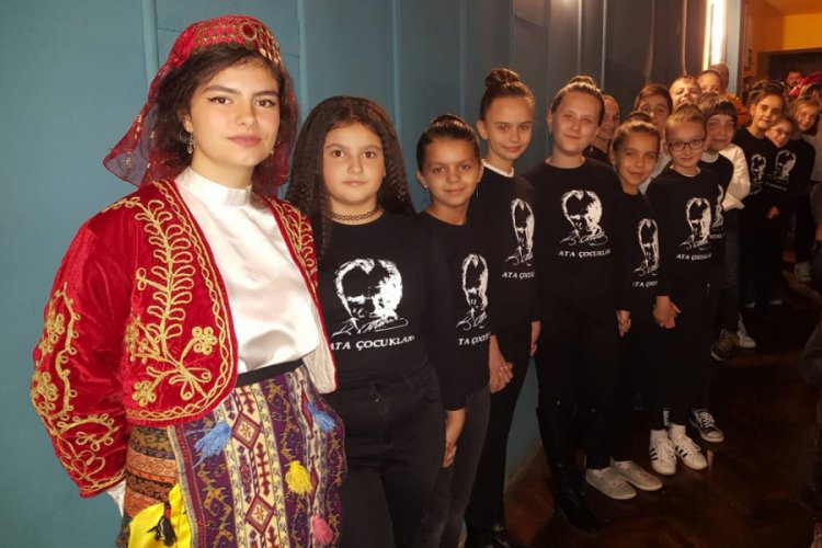Kosovalı T&uuml;rklerden ABD'ye kınama