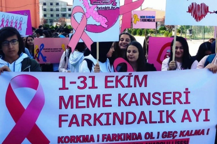 &Ouml;ğrenciler kansere dikkat &ccedil;ekmek i&ccedil;in y&uuml;r&uuml;d&uuml;