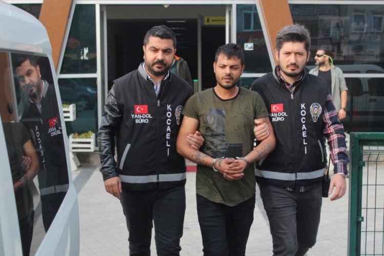Kendilerini gizli polis olarak tanıtıp vurgun yaptılar