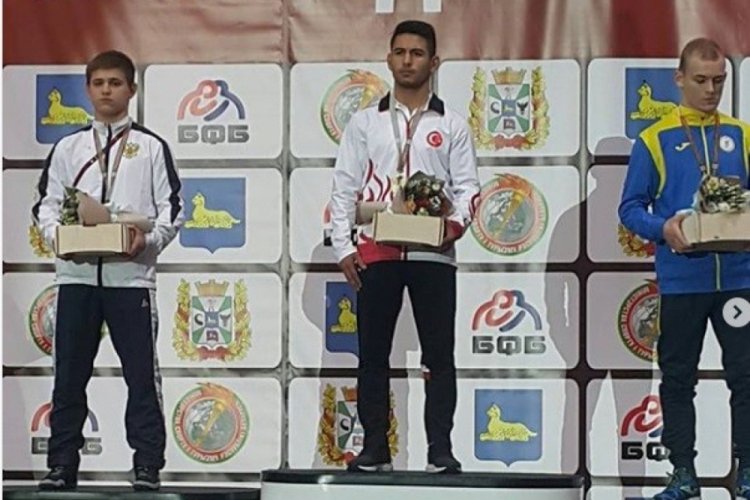 İşitme engelli g&uuml;reş&ccedil;ilerden Avrupa Şampiyonası'nda 10 madalya