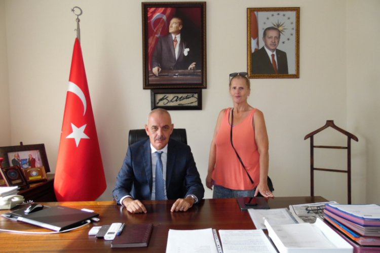Sokakta kalan İngiliz kadına T&uuml;rkiye sahip &ccedil;ıktı