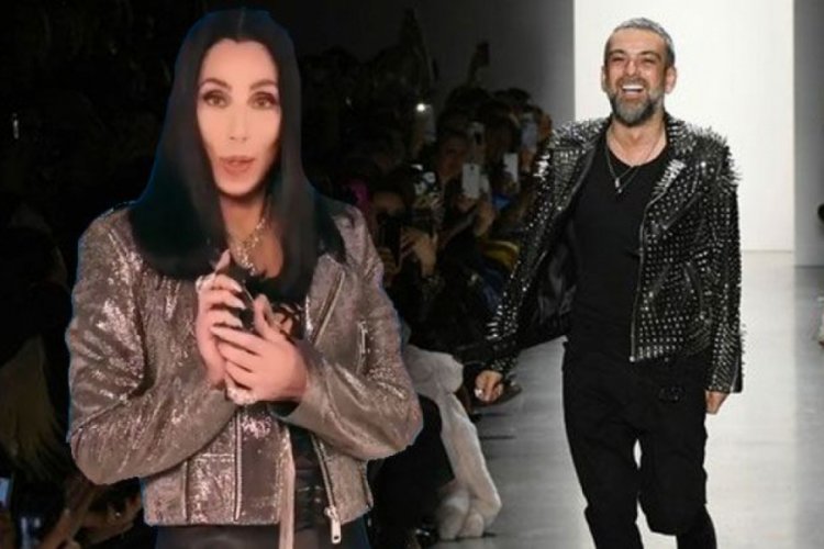 Cher, Hakan Akkaya tasarımı ceket giydi