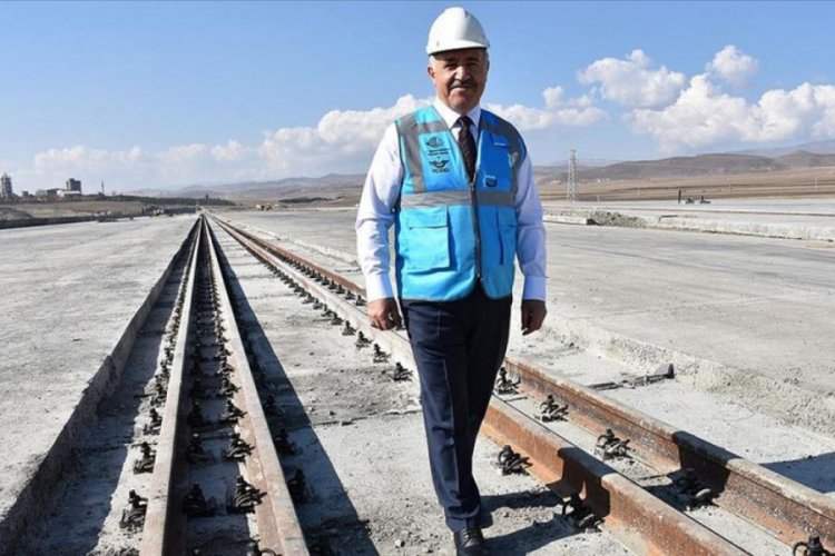 Bak&uuml;-Tiflis-Kars demir yolu hem kıtaları hem rayları birleştirdi