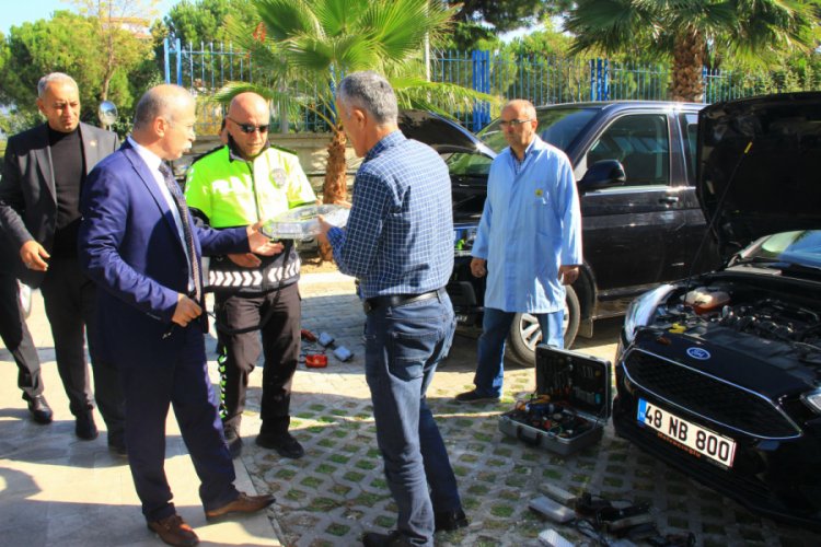 Emniyet M&uuml;d&uuml;r&uuml; &ouml;nce kendi &ccedil;akarını s&ouml;kt&uuml;rd&uuml;