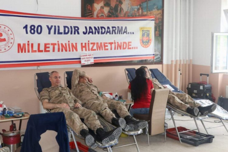 Jandarma personeli kan bağışında bulundu
