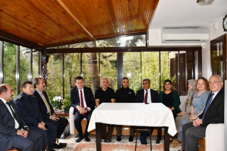 Validen Telabyad gazisi teğmen Yerlikaya'ya ziyaret