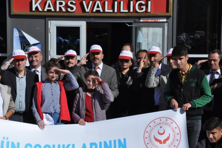 Protokol Mehmet&ccedil;iğe asker selam g&ouml;nderdi