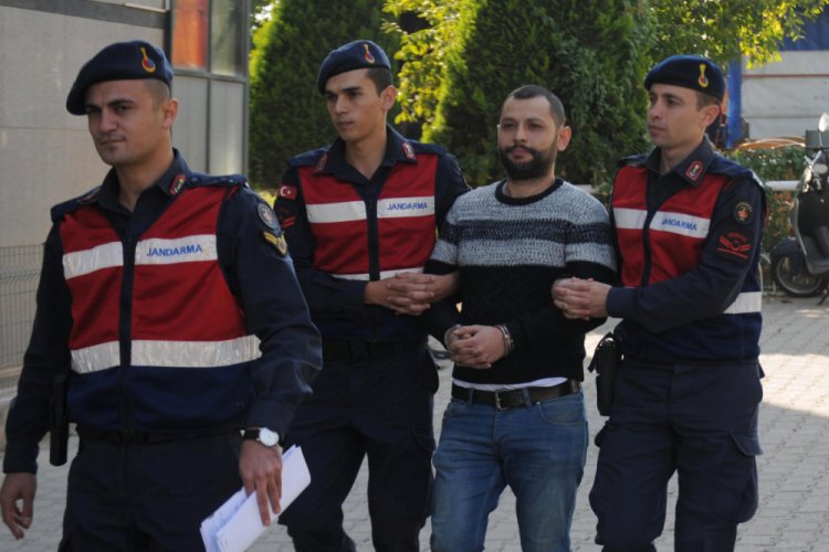 Cezaevi firarisi, balkondan ka&ccedil;mak isterken yakalandı