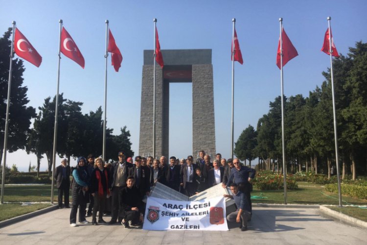Şehit dedelerinin mezarlarını ziyaret ettiler