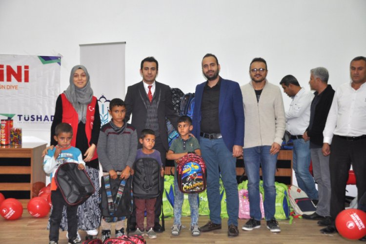 Ak&ccedil;akale'de 400 &ouml;ğrenciye kırtasiye desteği