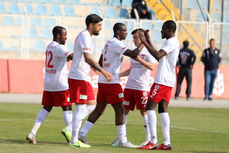 Demir Grup Sivasspor farklı turladı