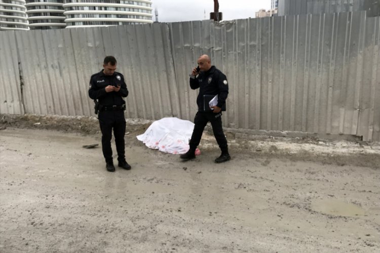Kamyonun altında kalarak feci şekilde can verdi