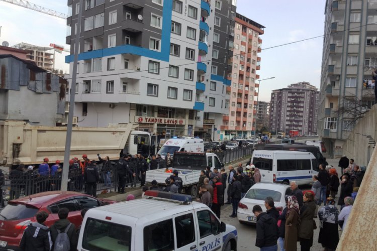 Anne ve kızının &ouml;l&uuml;m&uuml;ne neden olan kamyon şof&ouml;r&uuml;ne 5 yıl hapis