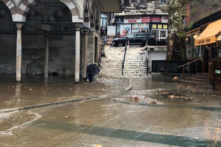 İstanbul'da sağanak hayatı olumsuz etkiliyor