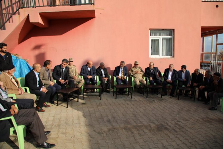 Vali Ekinci'den k&ouml;y ziyaretleri