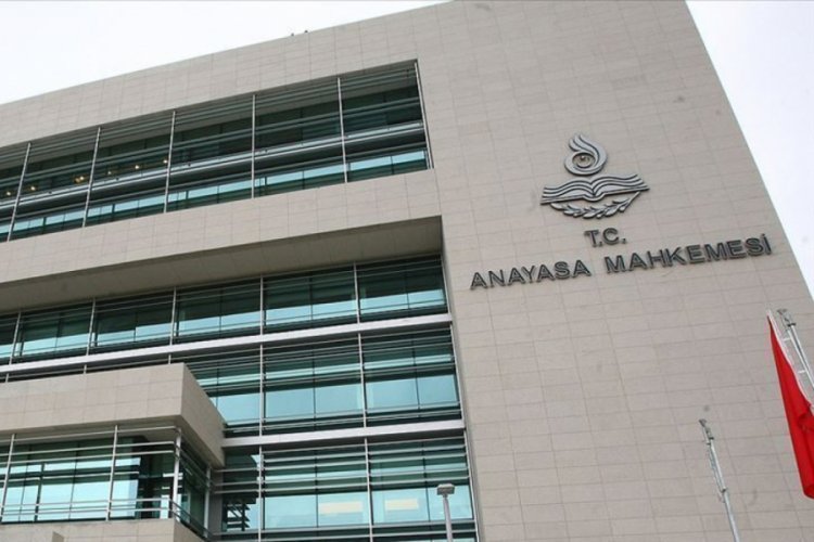 Kapatılan &uuml;niversitelerin &ouml;ğrencilerinin &uuml;cret &ouml;demesiyle ilgili kararın gerek&ccedil;esi Resmi Gazete'de