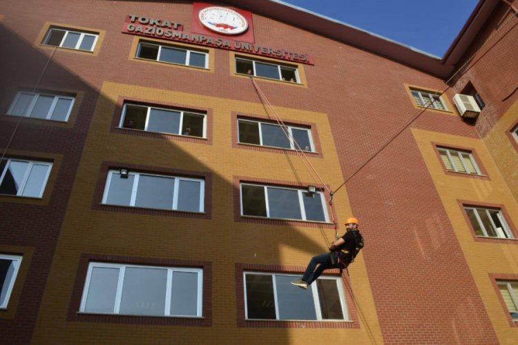 Tokat'ta binadan kurtarma tatbikatı