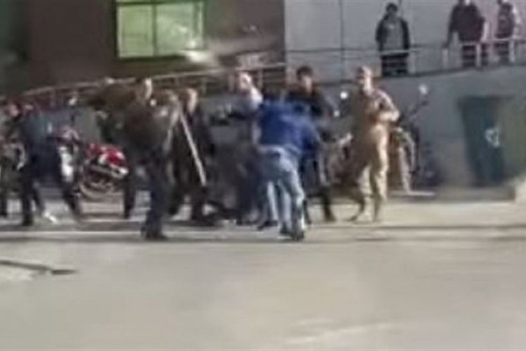 İki k&ouml;y&uuml;n kavgasında ortalık savaş alanına d&ouml;nd&uuml;: 11 yaralı