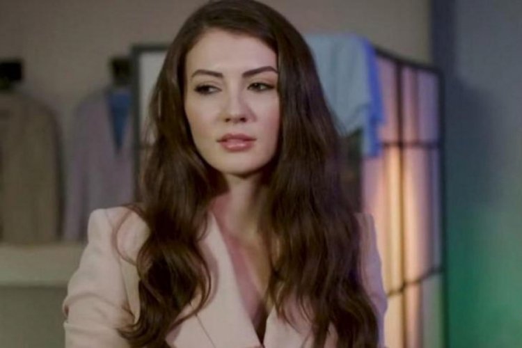 Burcu &Ouml;zberk'ten &ccedil;ocukluk aşkı a&ccedil;ıklaması