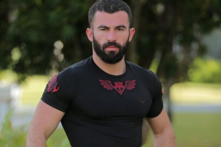 Kavga eden Turabi &Ccedil;amkıran, yarışmadan ayrıldı