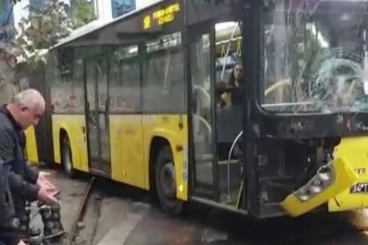 Faciadan d&ouml;n&uuml;ld&uuml;, İETT otob&uuml;s&uuml; ağaca &ccedil;arparak durdu
